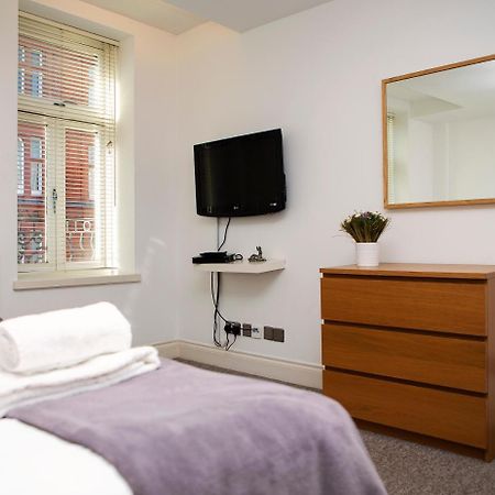 Apt 3, Trafalgar Sq Duplex, 3Rd & 4Th Floor By Indigo Flats London Exterior foto