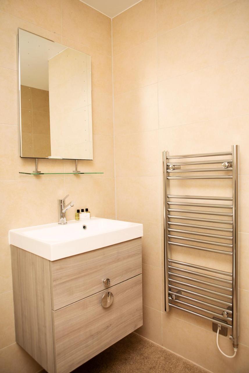 Apt 3, Trafalgar Sq Duplex, 3Rd & 4Th Floor By Indigo Flats London Exterior foto